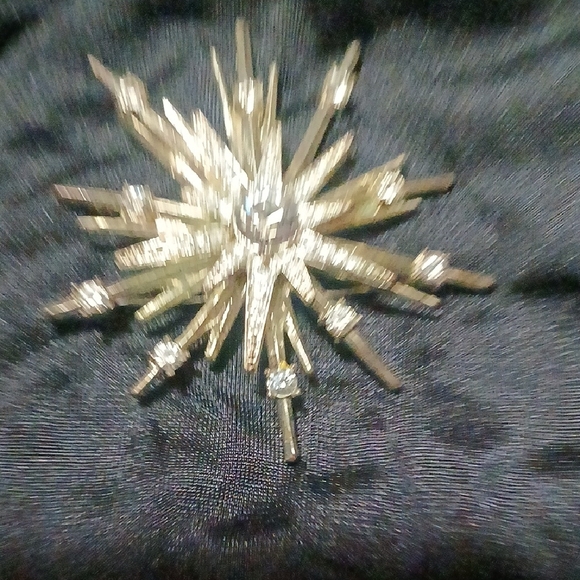 Avon Gold and Silver Starburst Pin Brooch - Picture 4 of 4